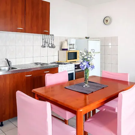 Manestar - Ckv220 By Interhome *